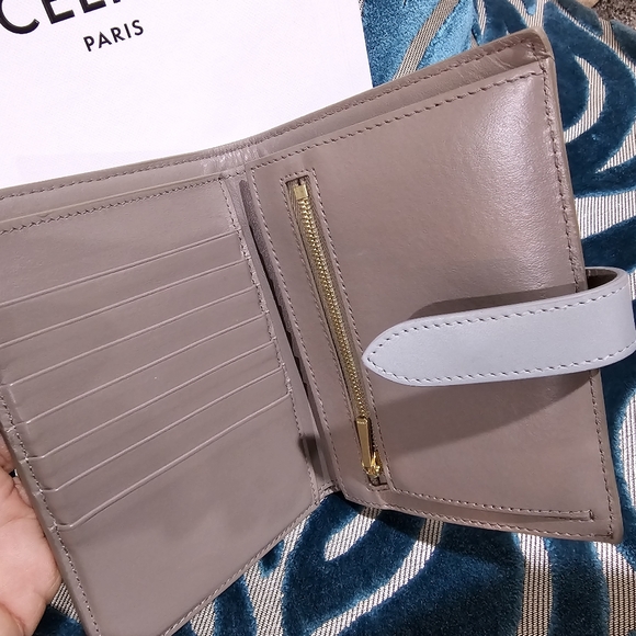Authentic Celine Grained Pebble Leathee Wallet - Picture 3 of 6